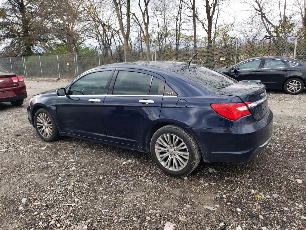 2013 Chrysler 200 - Image 2
