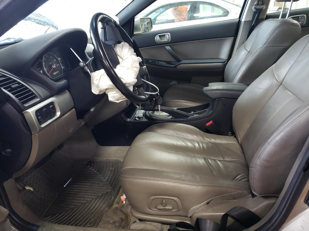 2005 Mitsubishi Galant - Image 7