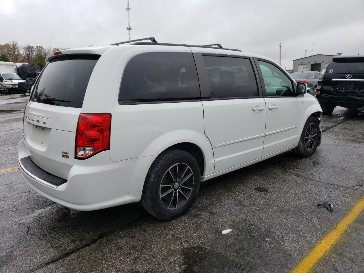 2017 Dodge Caravan - Image 3