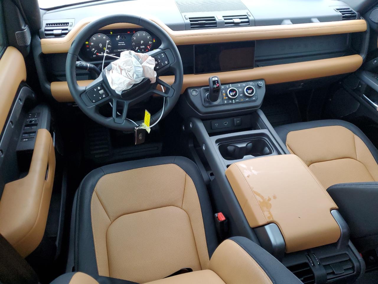 2024 Land Rover Defender - Image 8