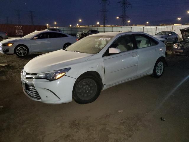 Седаны TOYOTA CAMRY 2015 Белы