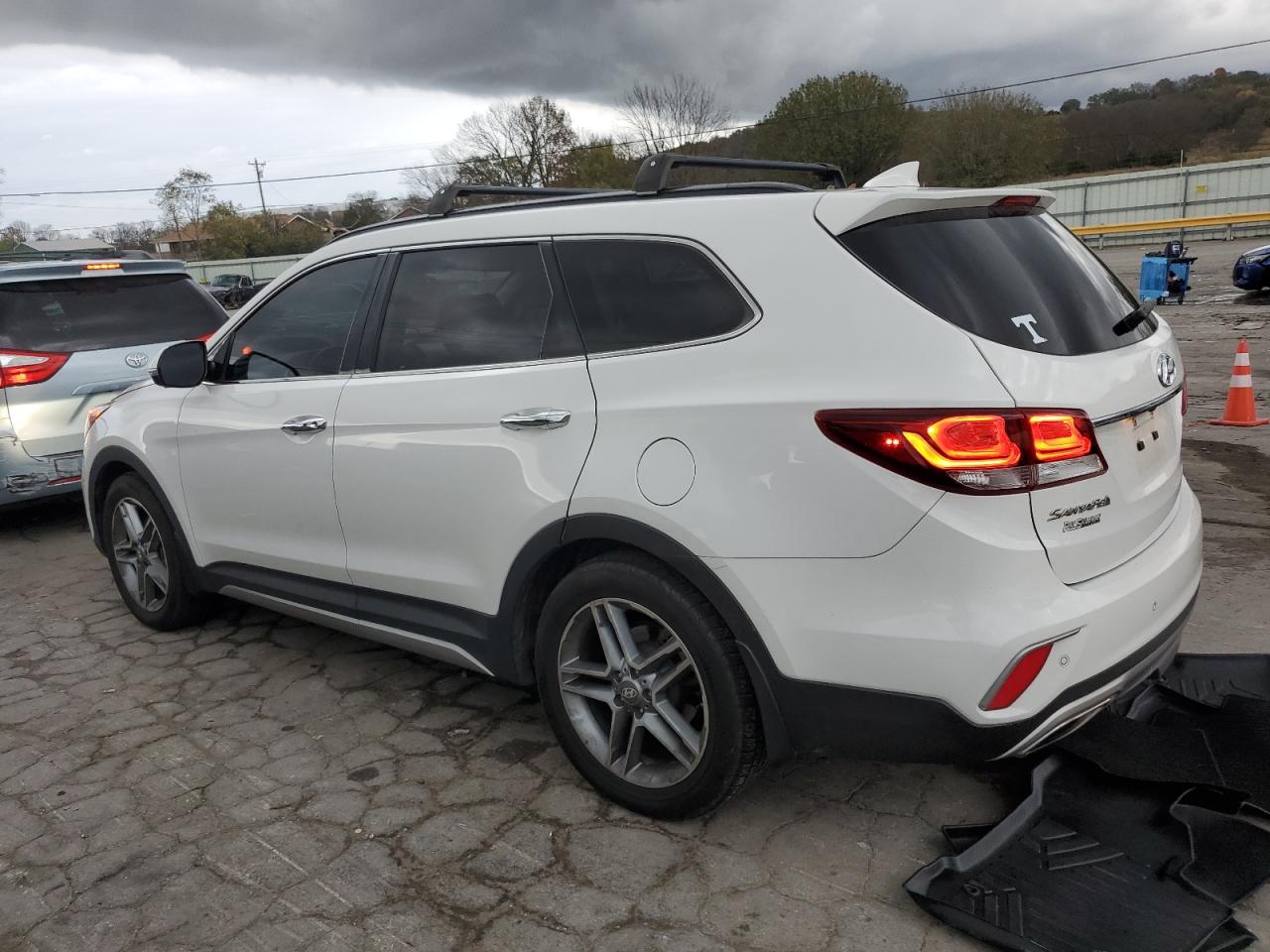 2018 Hyundai Santa Fe - Image 2