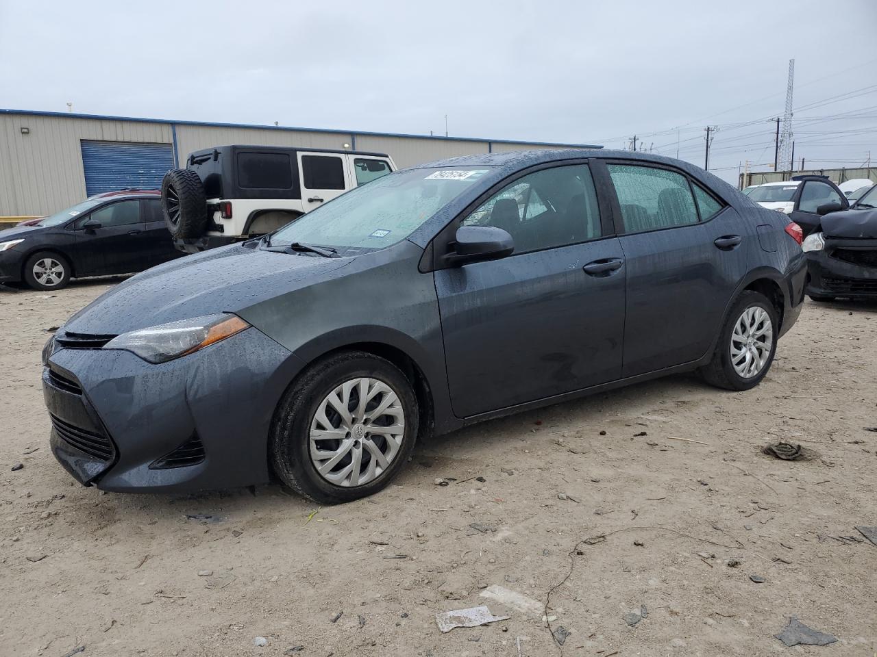 VIN 2T1BURHE6JC082034 2018 TOYOTA COROLLA no.1