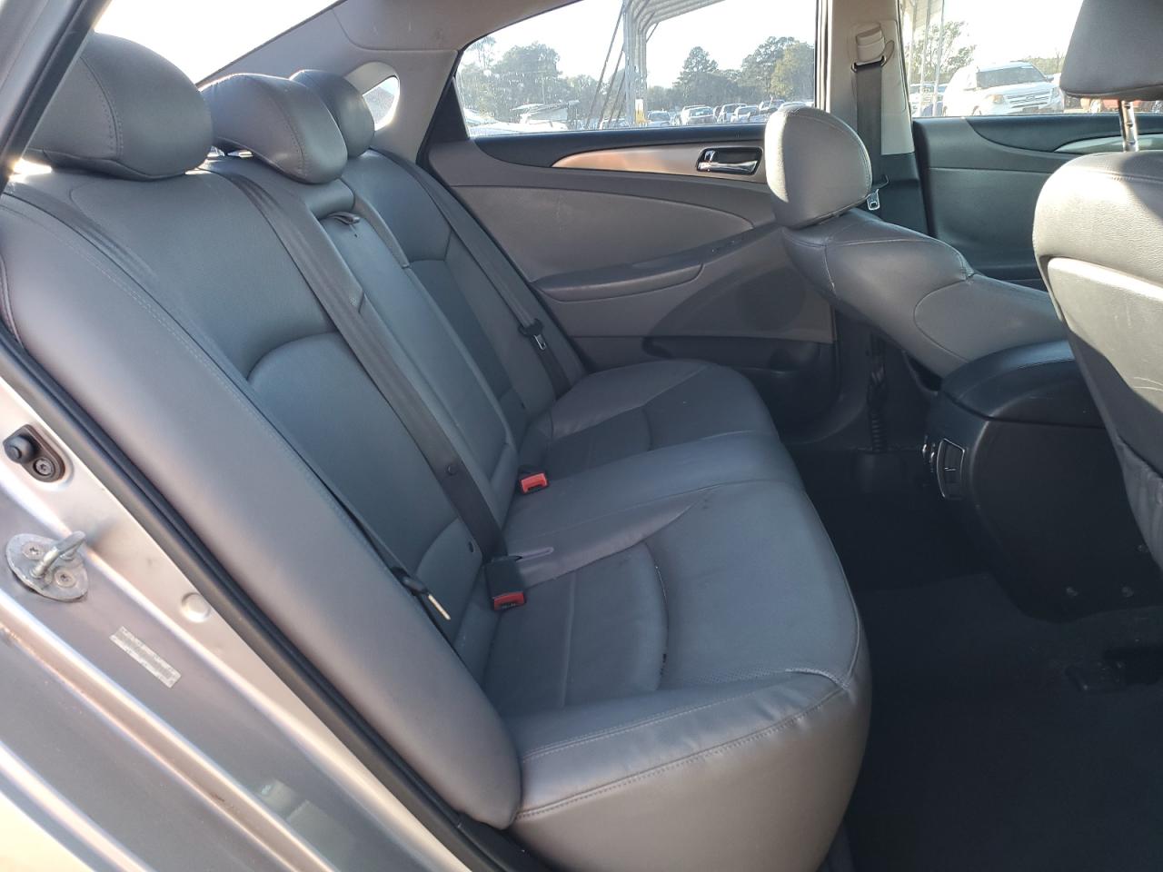 2012 Hyundai Sonata - Image 11