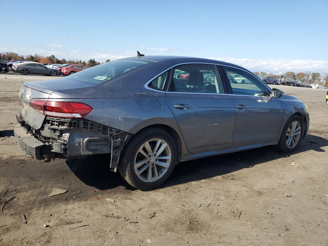 2020 Volkswagen Passat - Image 3