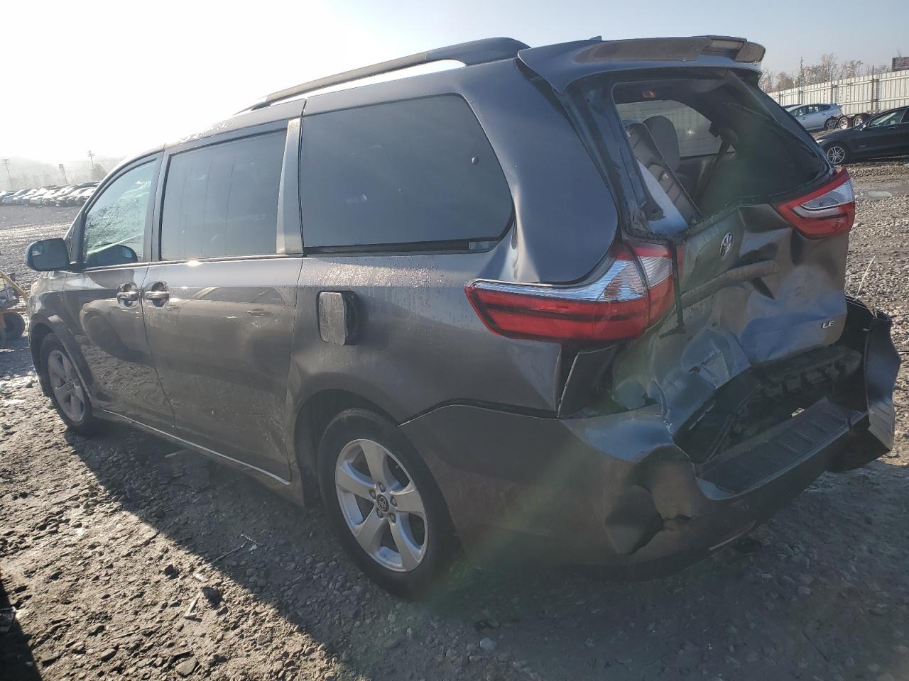 2019 Toyota Sienna - Image 2