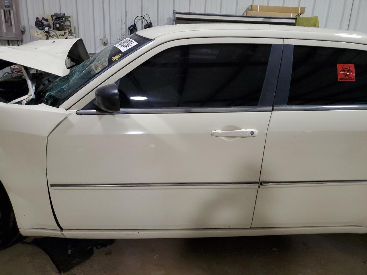 2009 Chrysler 300 - Image 7