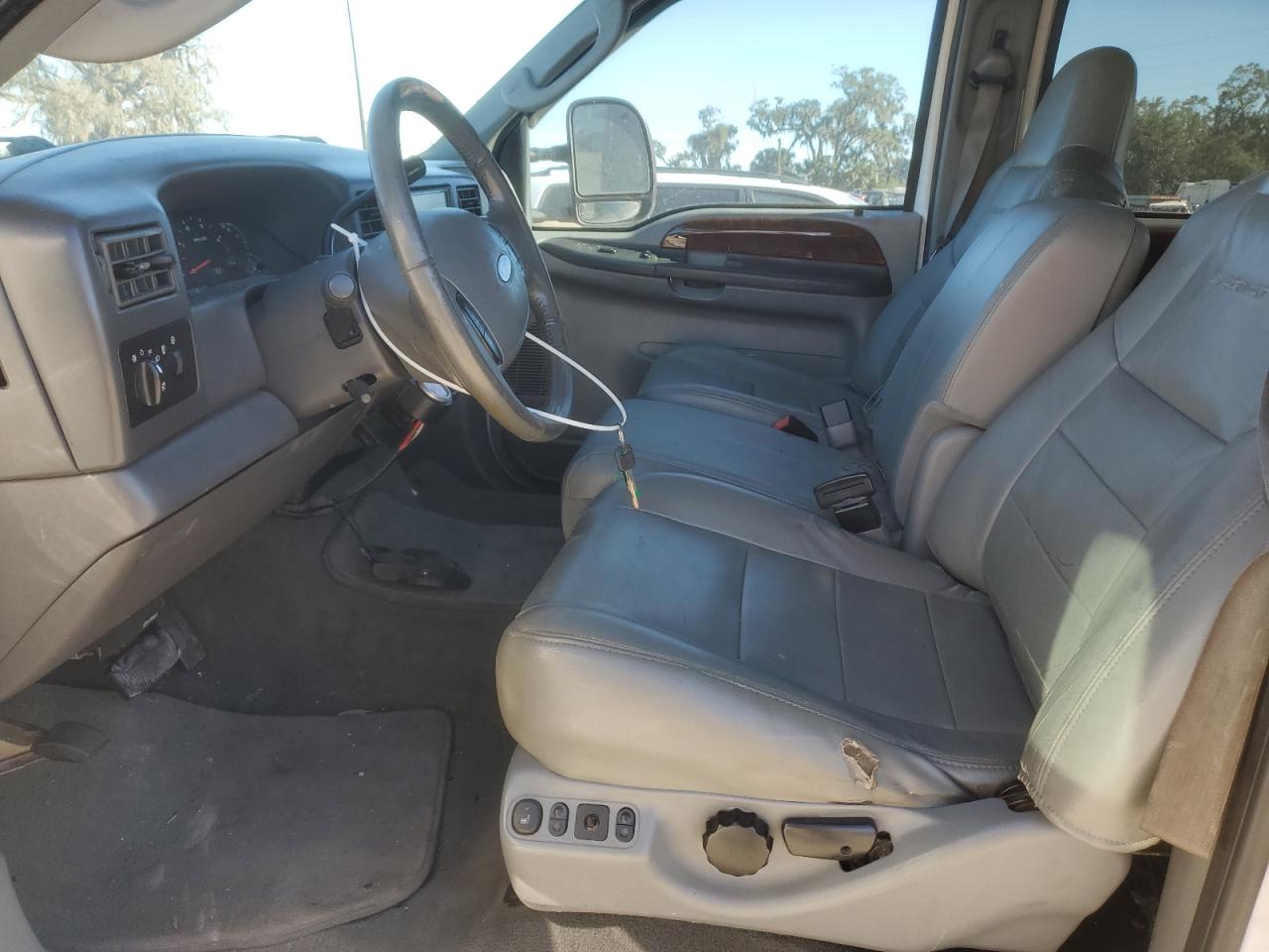 2003 Ford F350 - Image 7