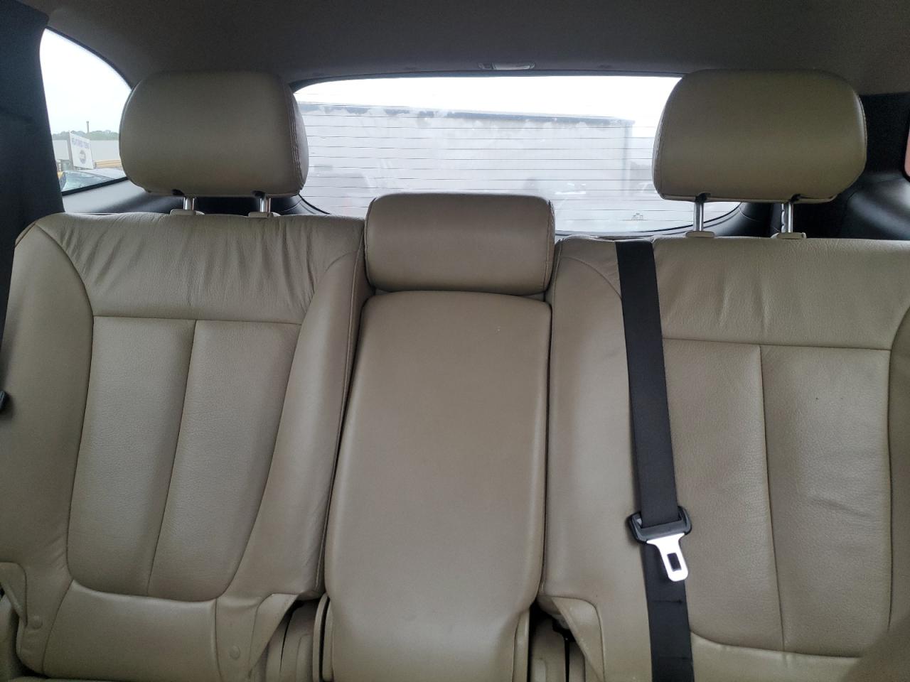 2010 Hyundai Santa Fe - Image 10