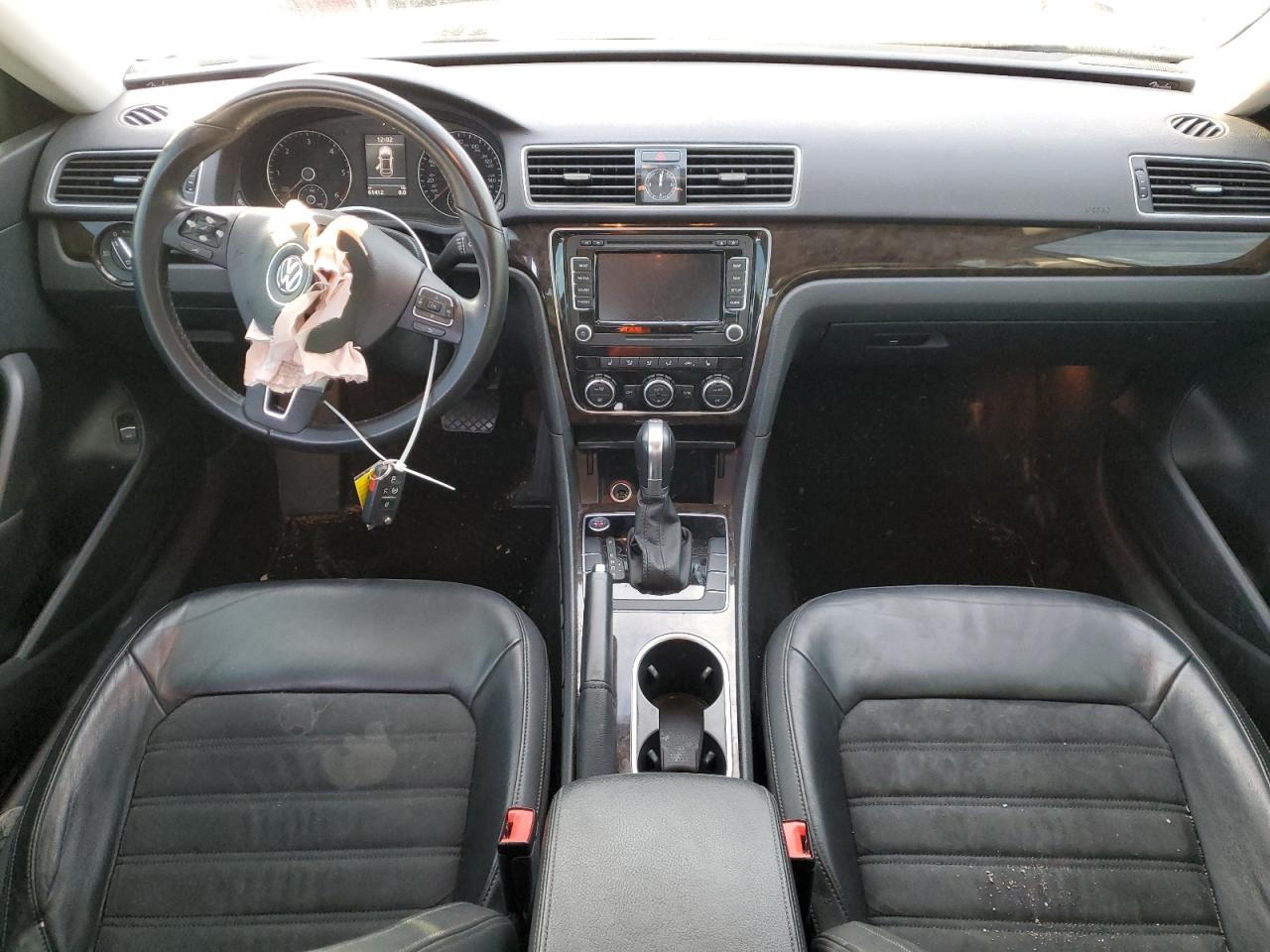 2014 Volkswagen Passat - Image 8