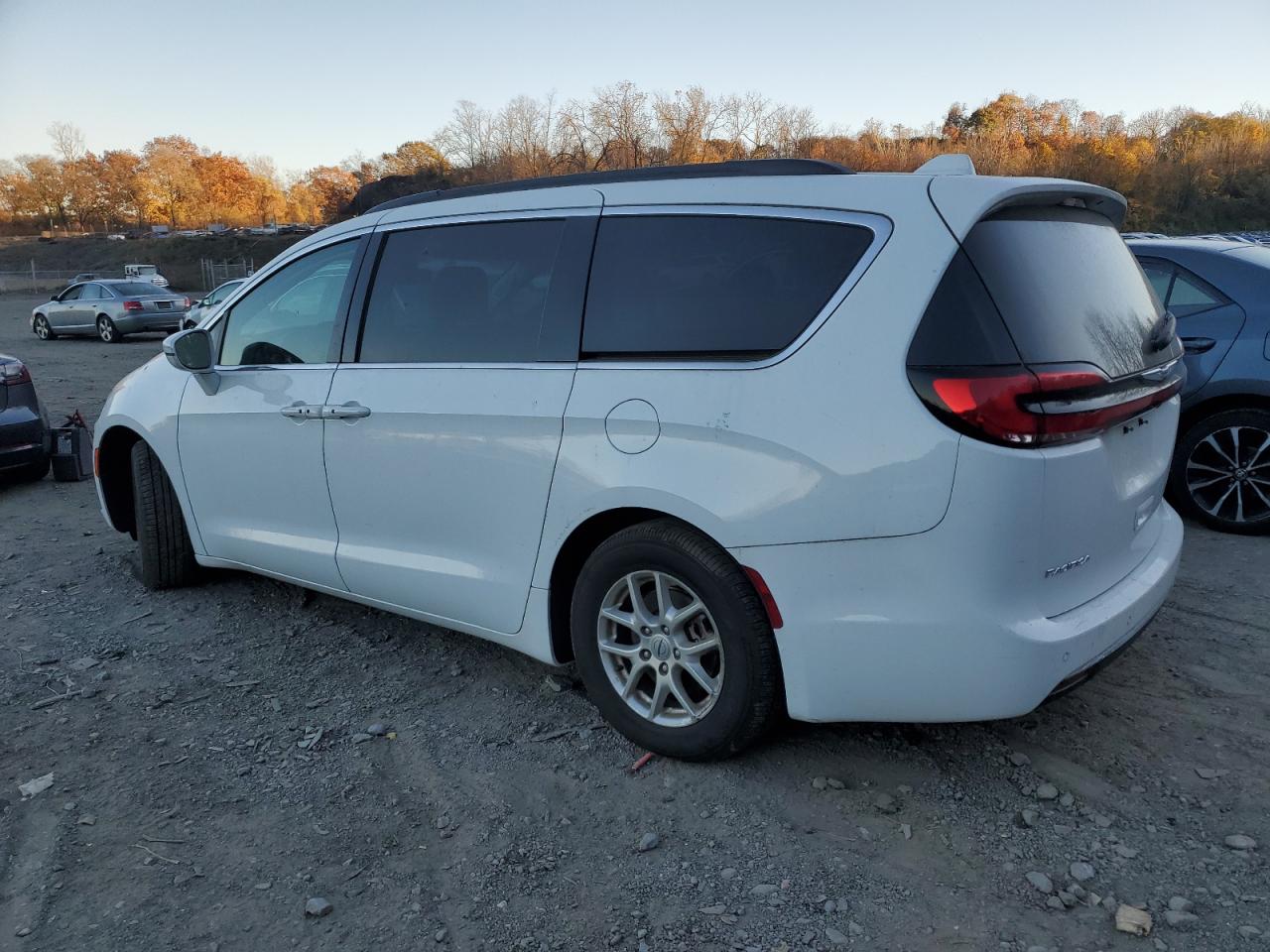 2022 Chrysler Pacifica - Image 2