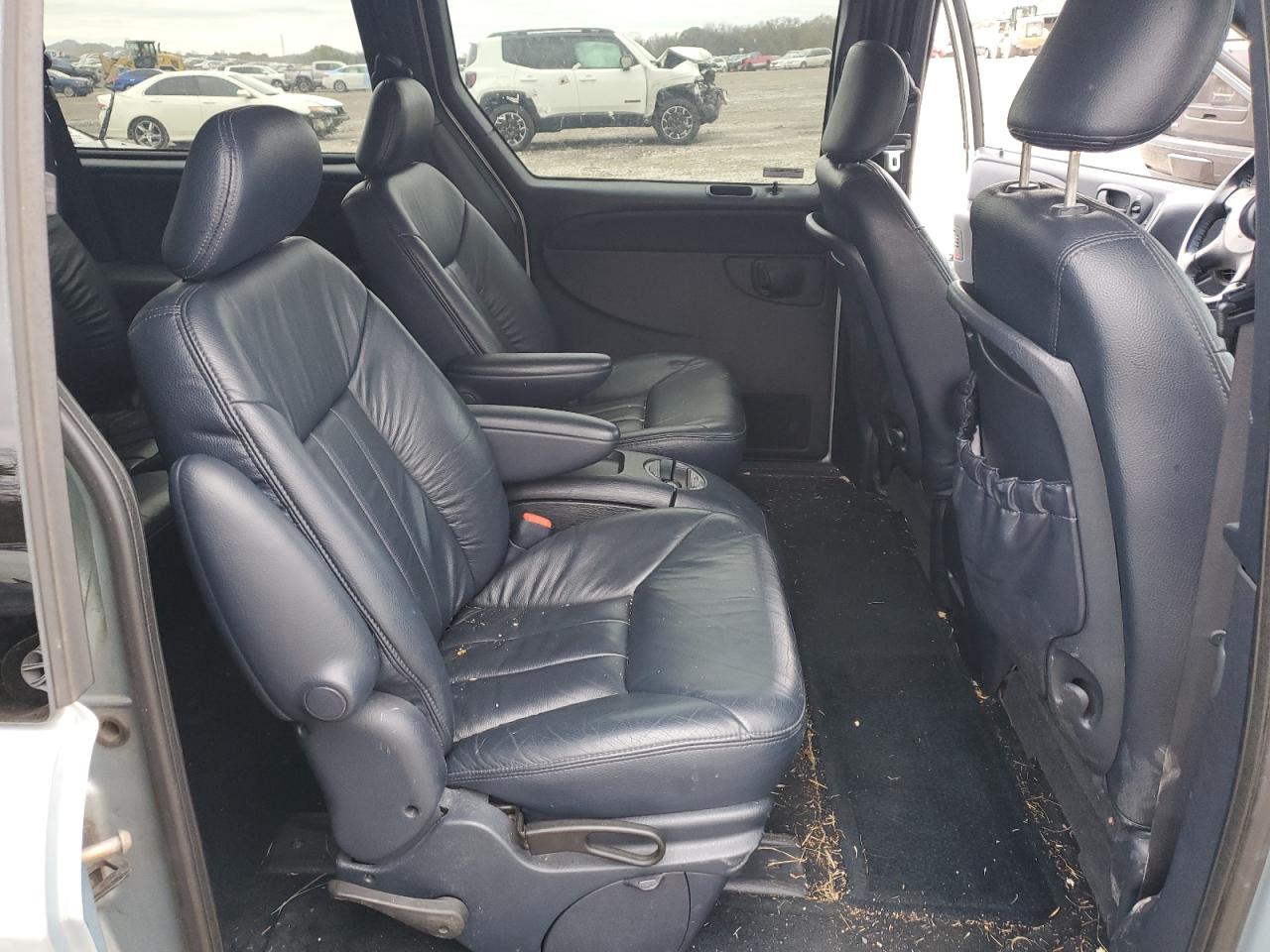 2001 Chrysler Town & Country - Image 12