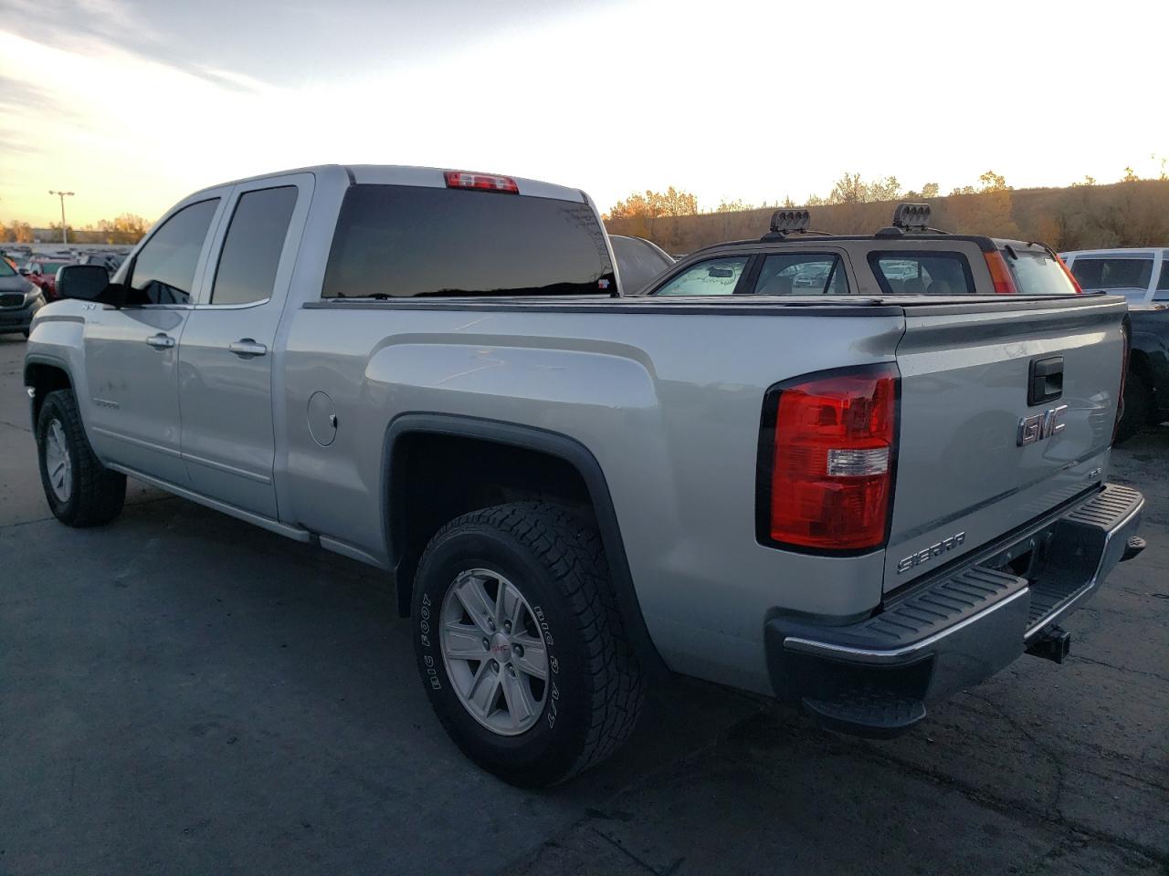 2016 GMC Sierra - Image 2