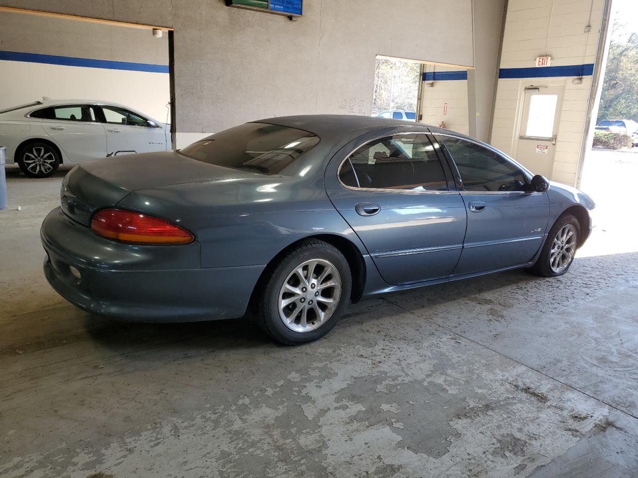 2000 Chrysler LHS - Image 3