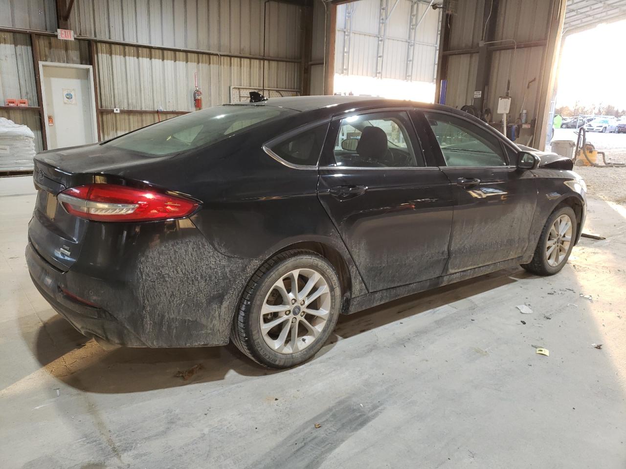 2020 Ford Fusion - Image 3