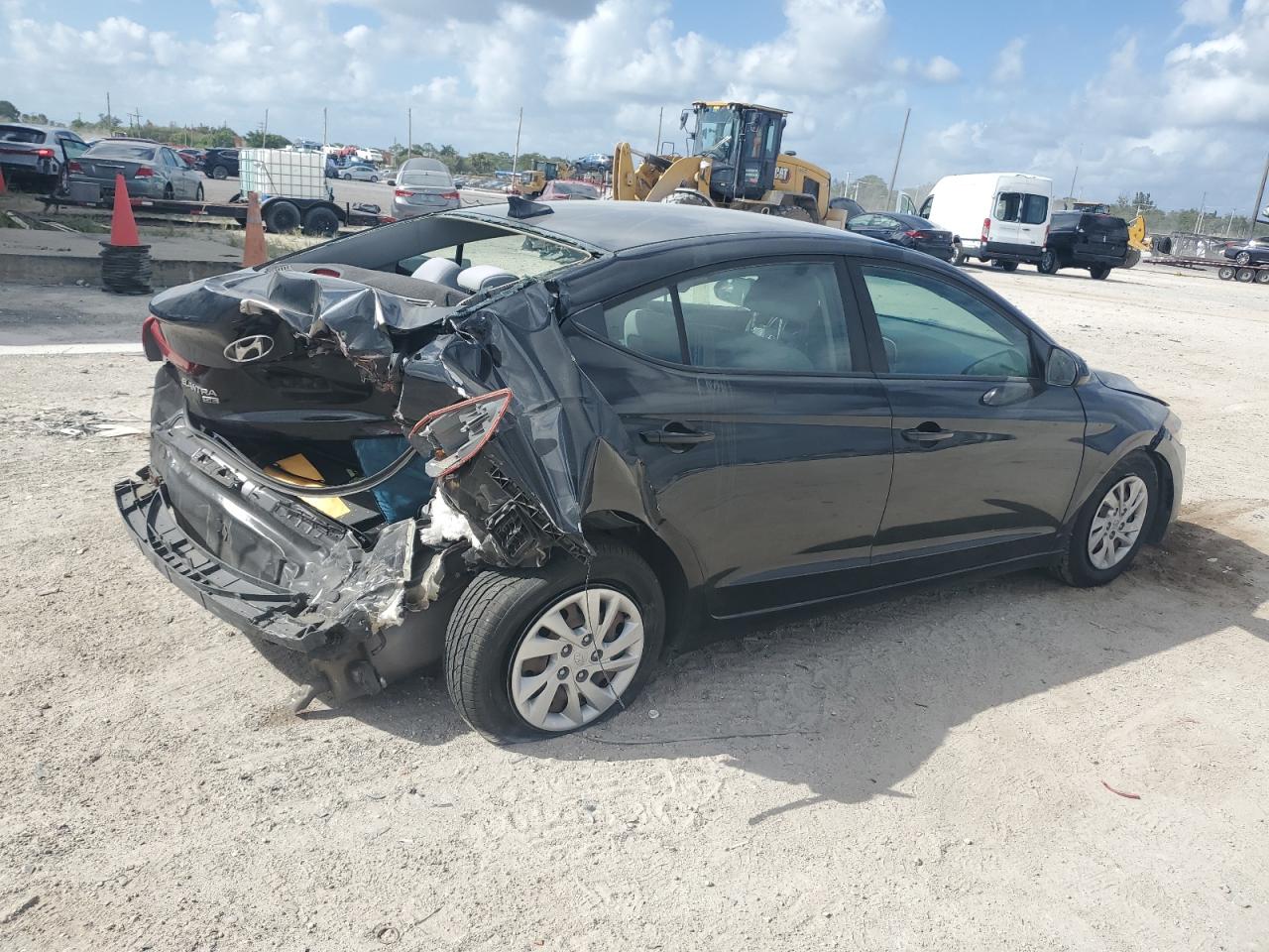 2017 Hyundai Elantra - Image 3