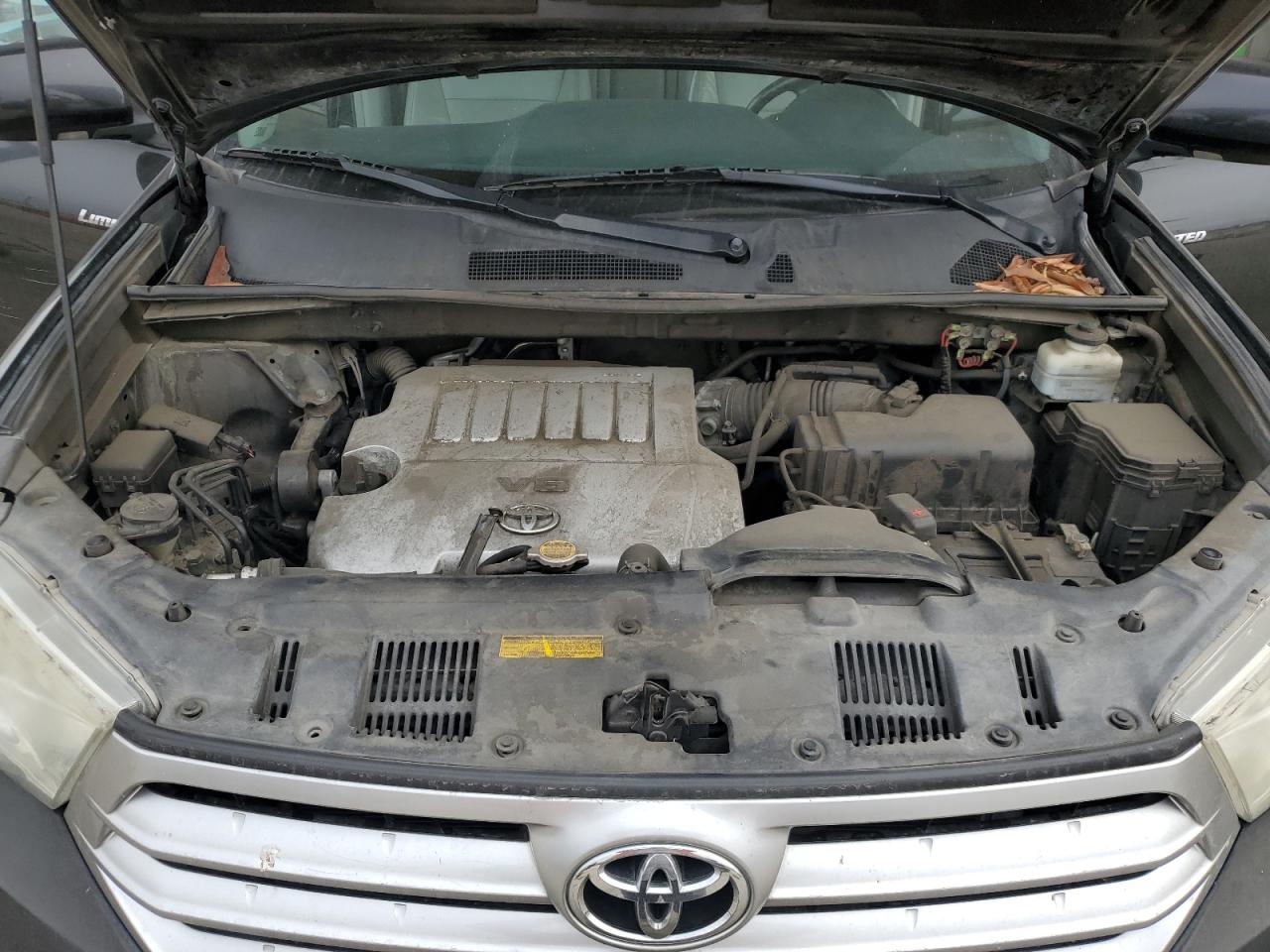 2012 Toyota Highlander - Image 13