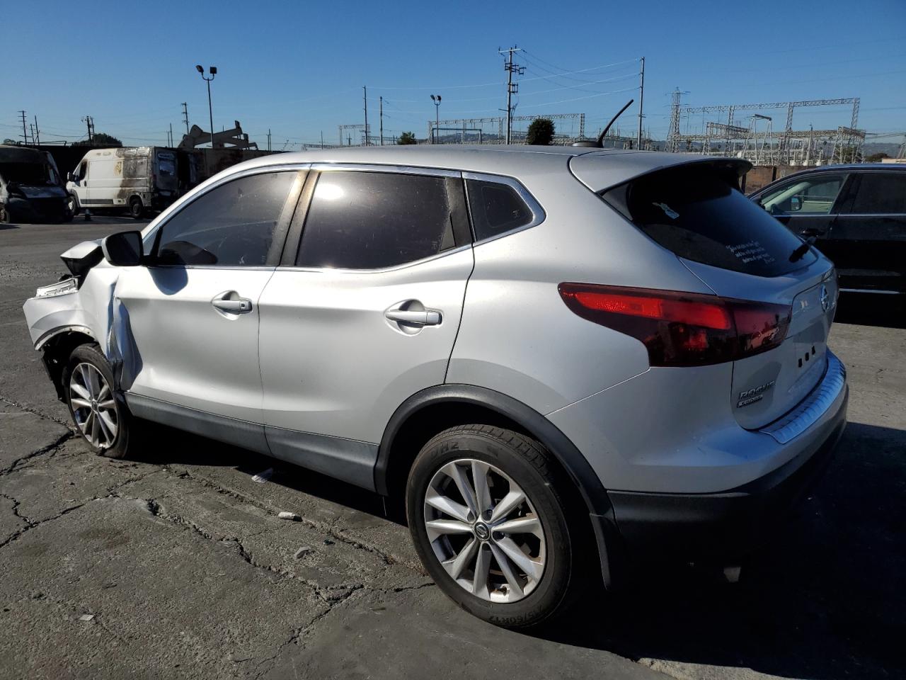 2019 Nissan Rogue - Image 2