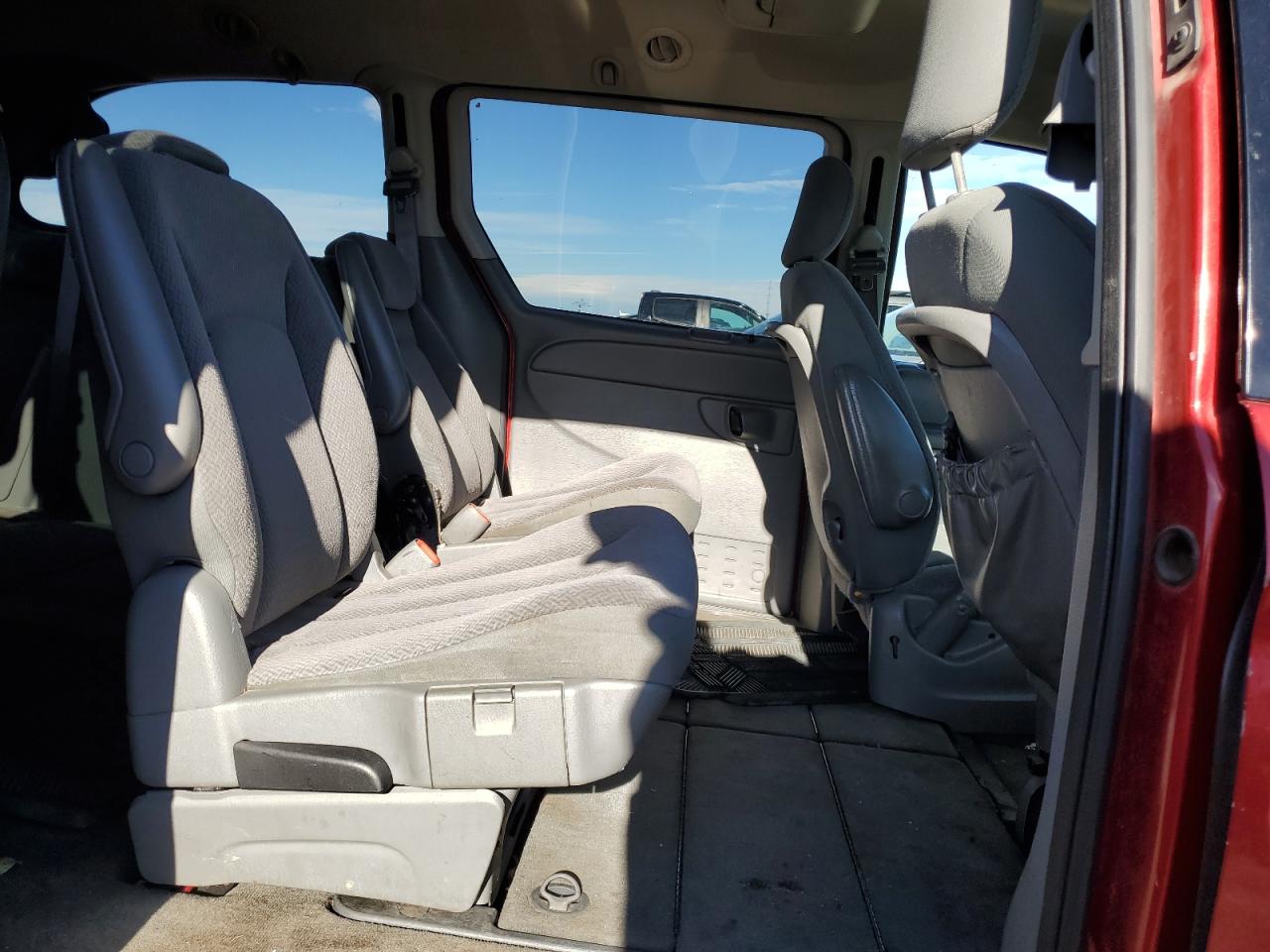 2006 Dodge Caravan - Image 11