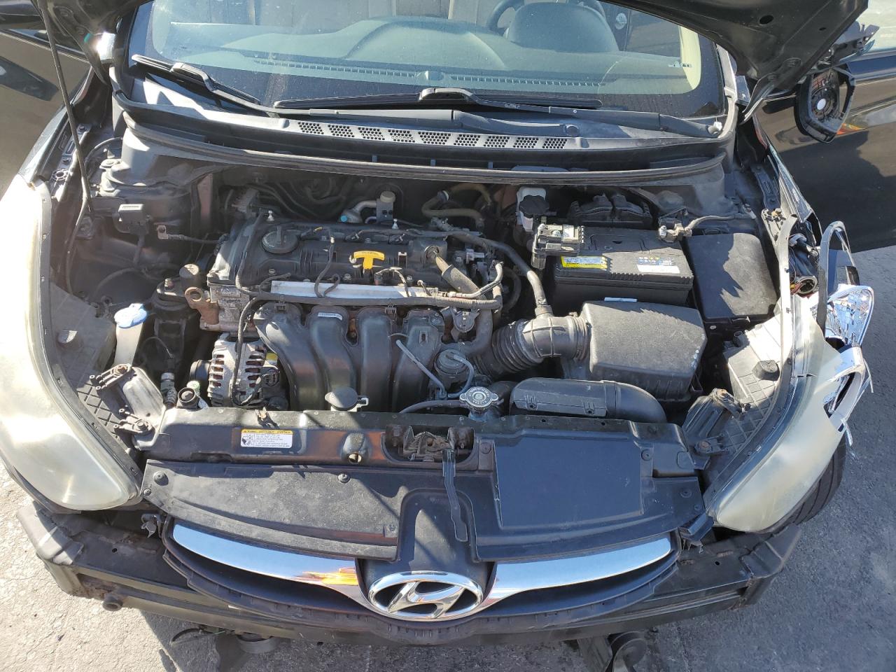 2013 Hyundai Elantra - Image 12