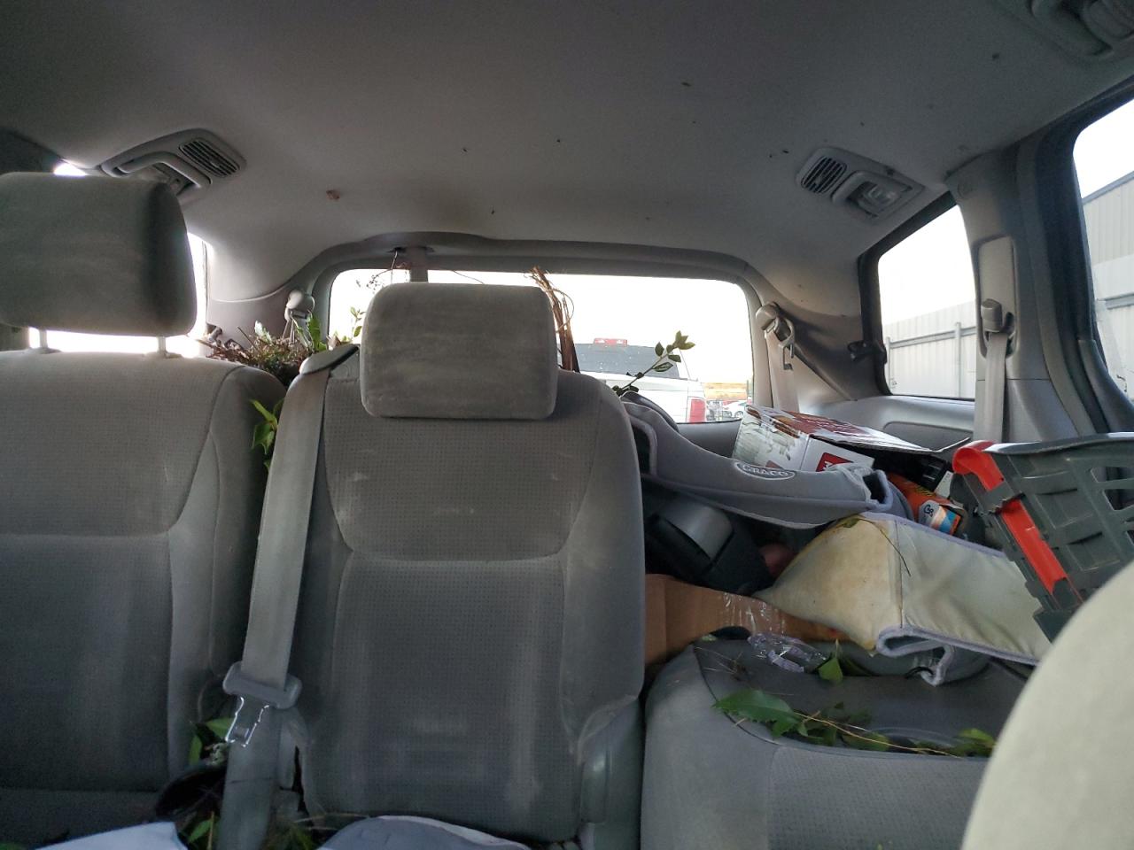 2005 Toyota Sienna - Image 10