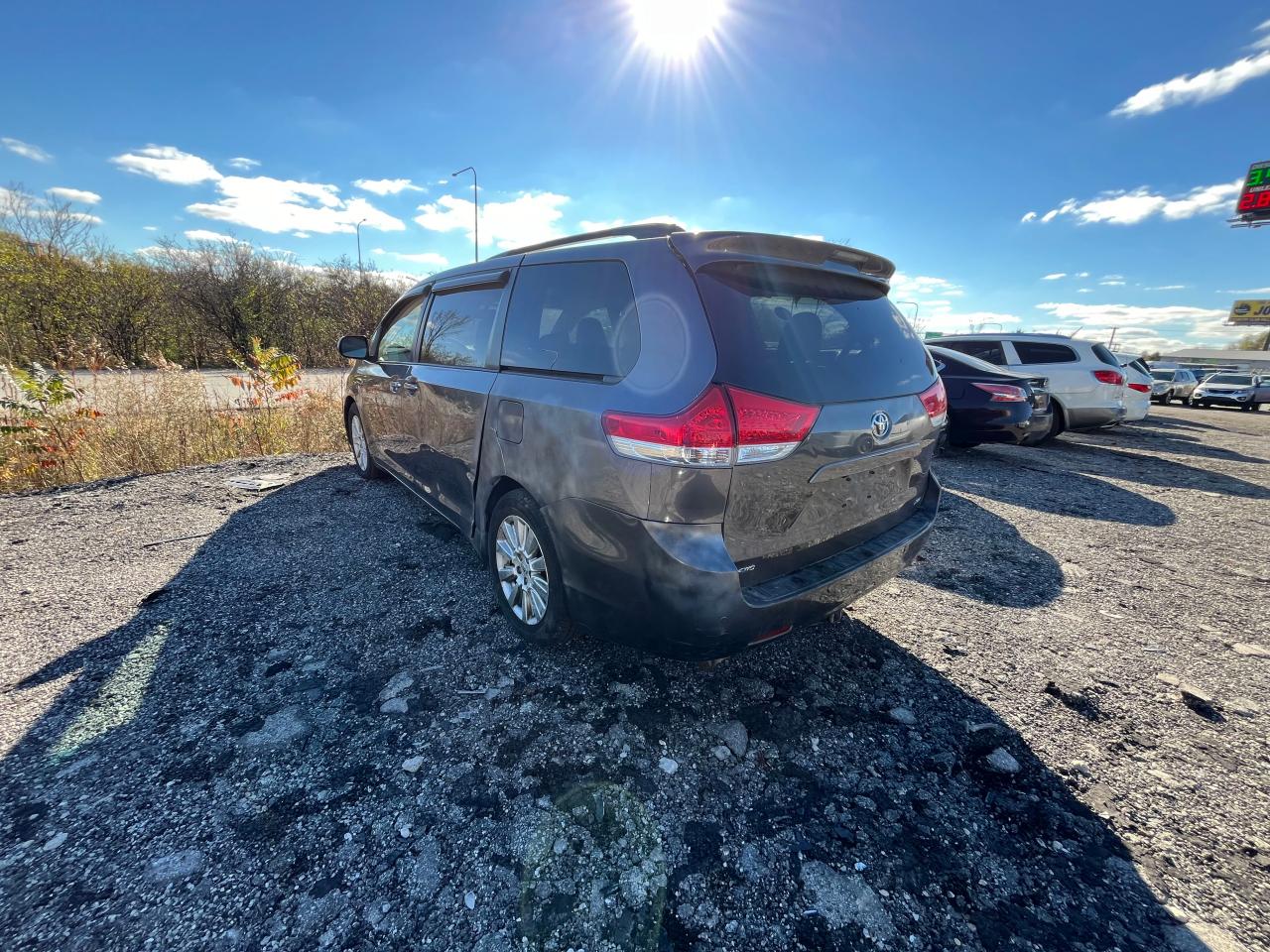 2011 Toyota Sienna - Image 3