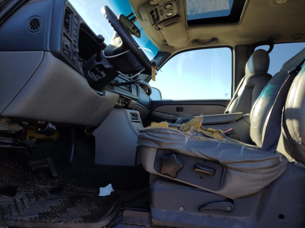 2001 Chevrolet Suburban - Image 7