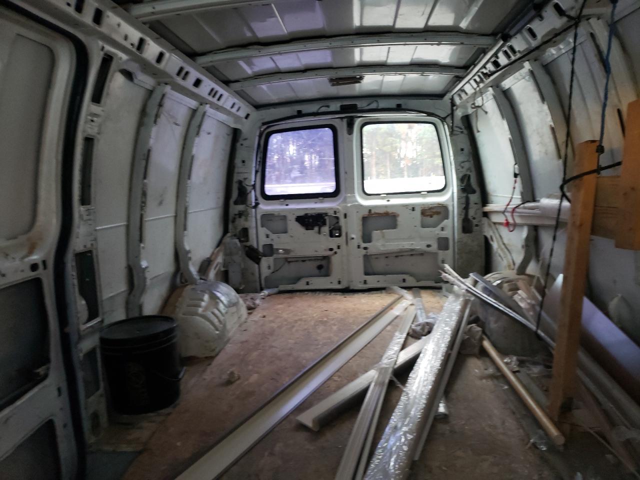 2008 Chevrolet Express - Image 10