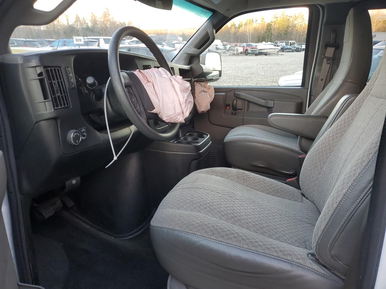 2017 Chevrolet Express - Image 7