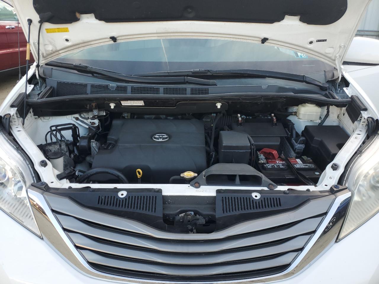 2012 Toyota Sienna - Image 14