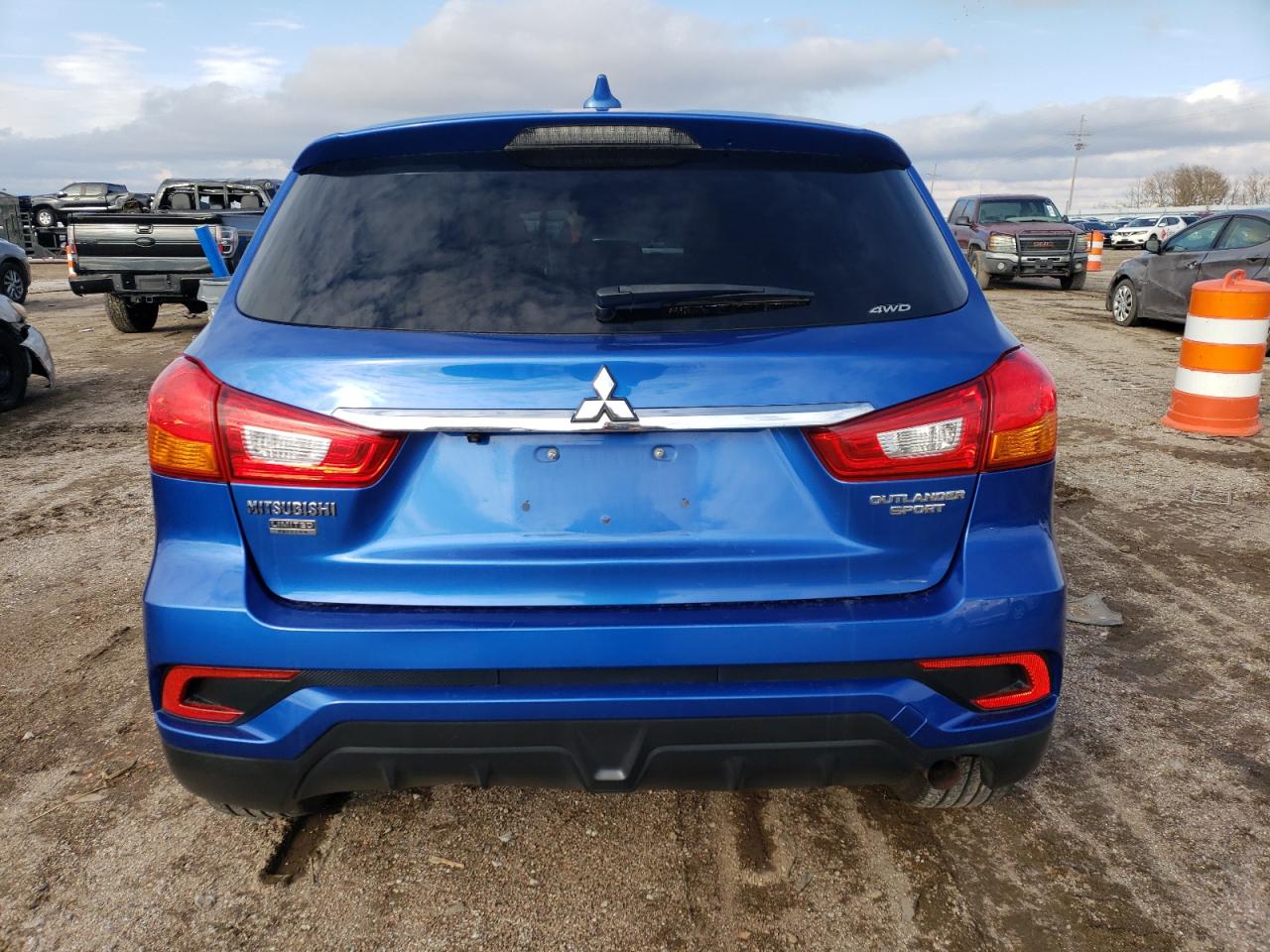 2018 Mitsubishi Outlander - Image 6