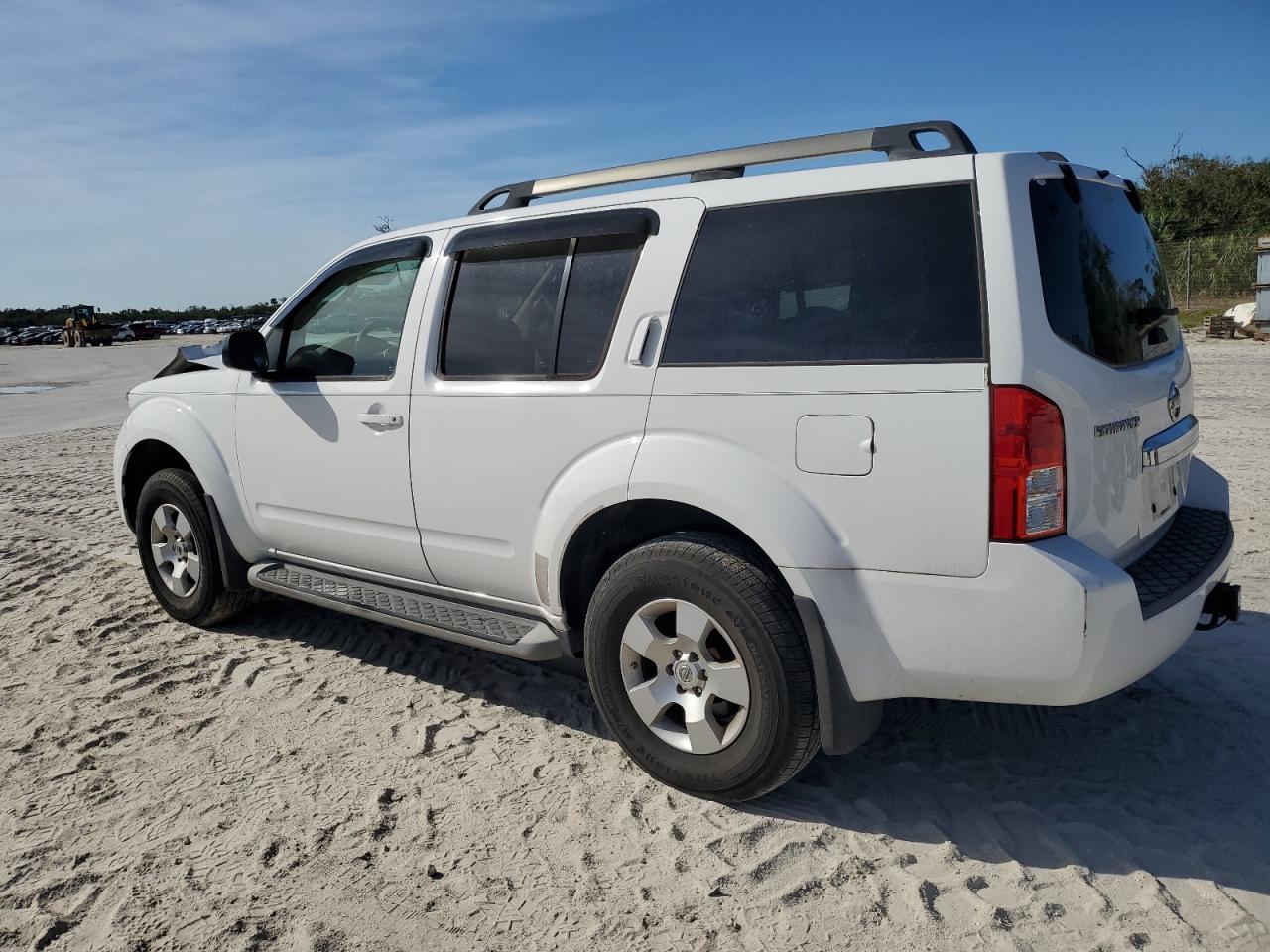 2012 Nissan Pathfinder - Image 2