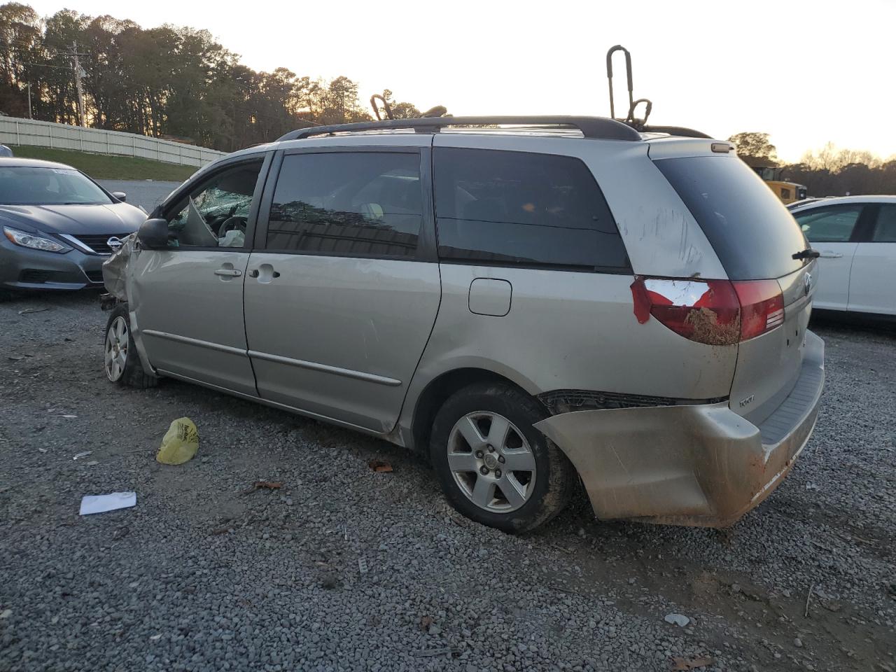 2005 Toyota Sienna - Image 2