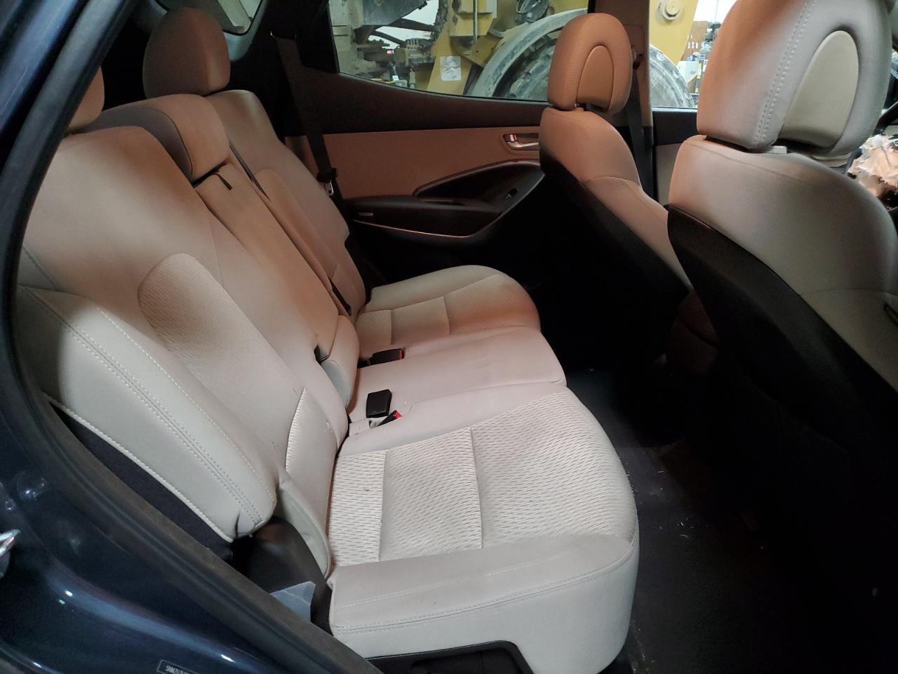 2017 Hyundai Santa Fe - Image 11