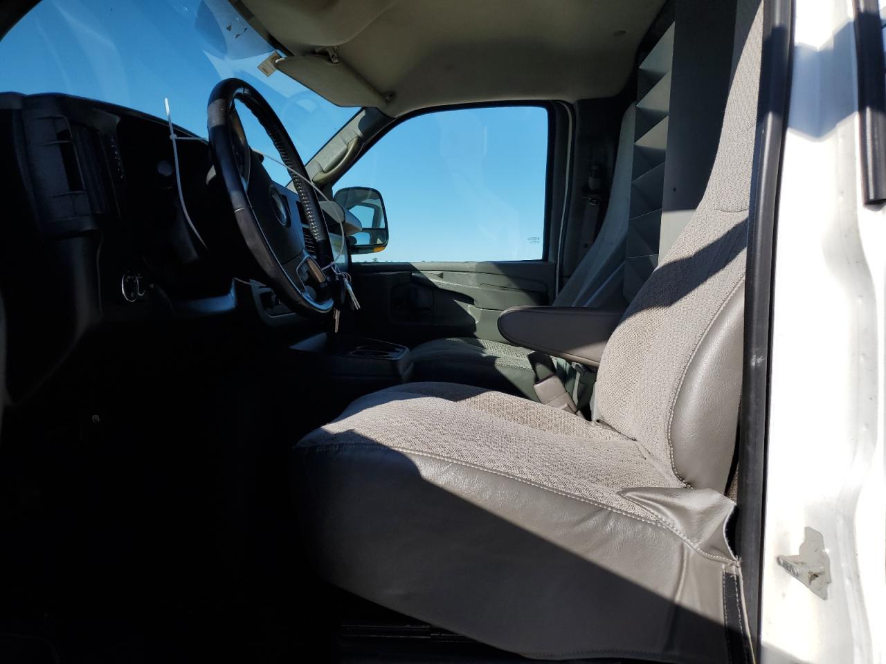 2013 Chevrolet Express - Image 7