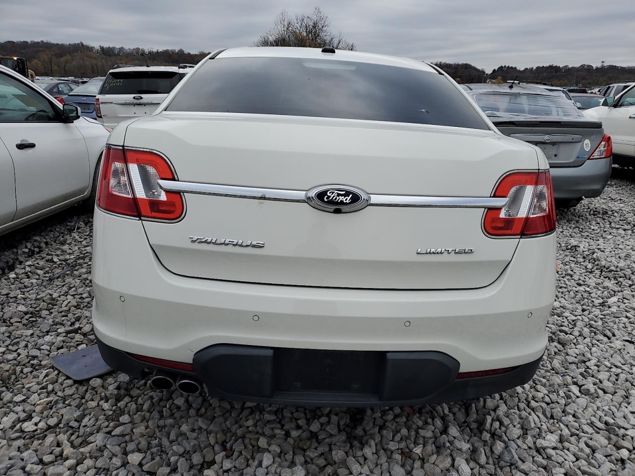 2010 Ford Taurus - Image 6