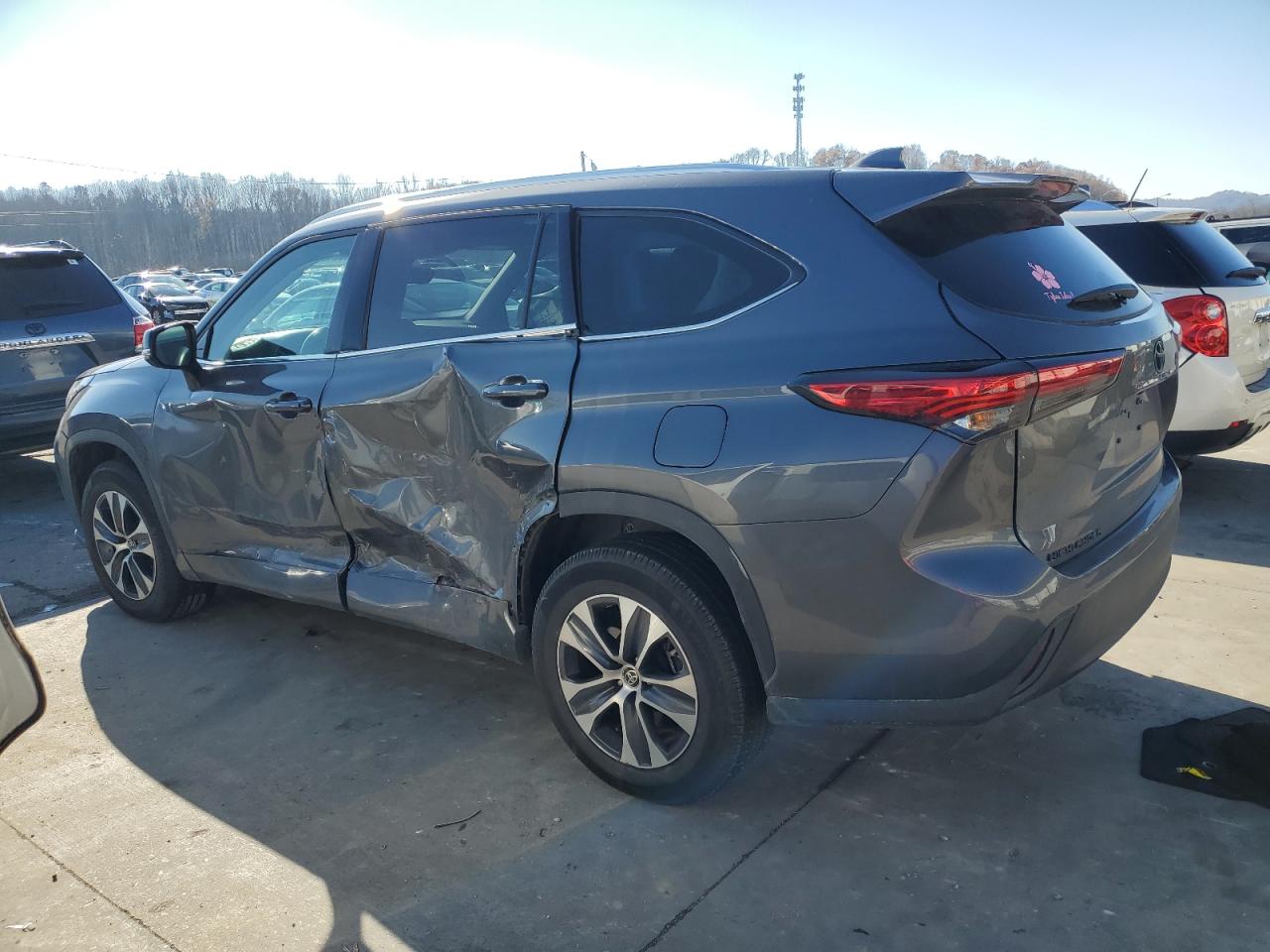 2021 Toyota Highlander - Image 2