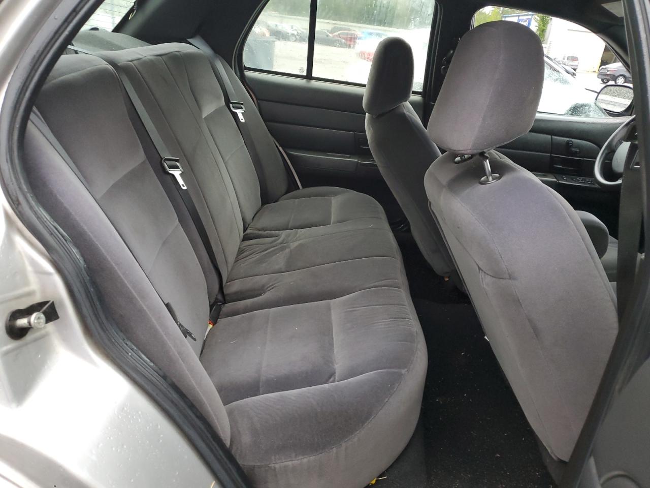 2007 Ford Crown Victoria - Image 10