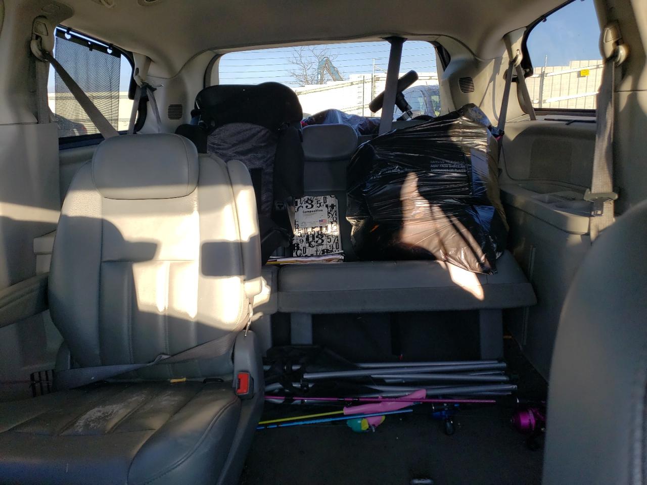 2009 Chrysler Town & Country - Image 10