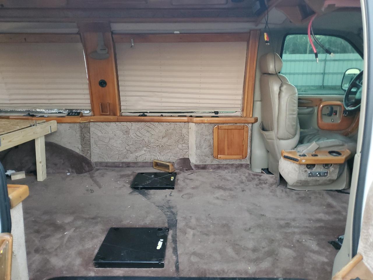 1999 Chevrolet Express - Image 11
