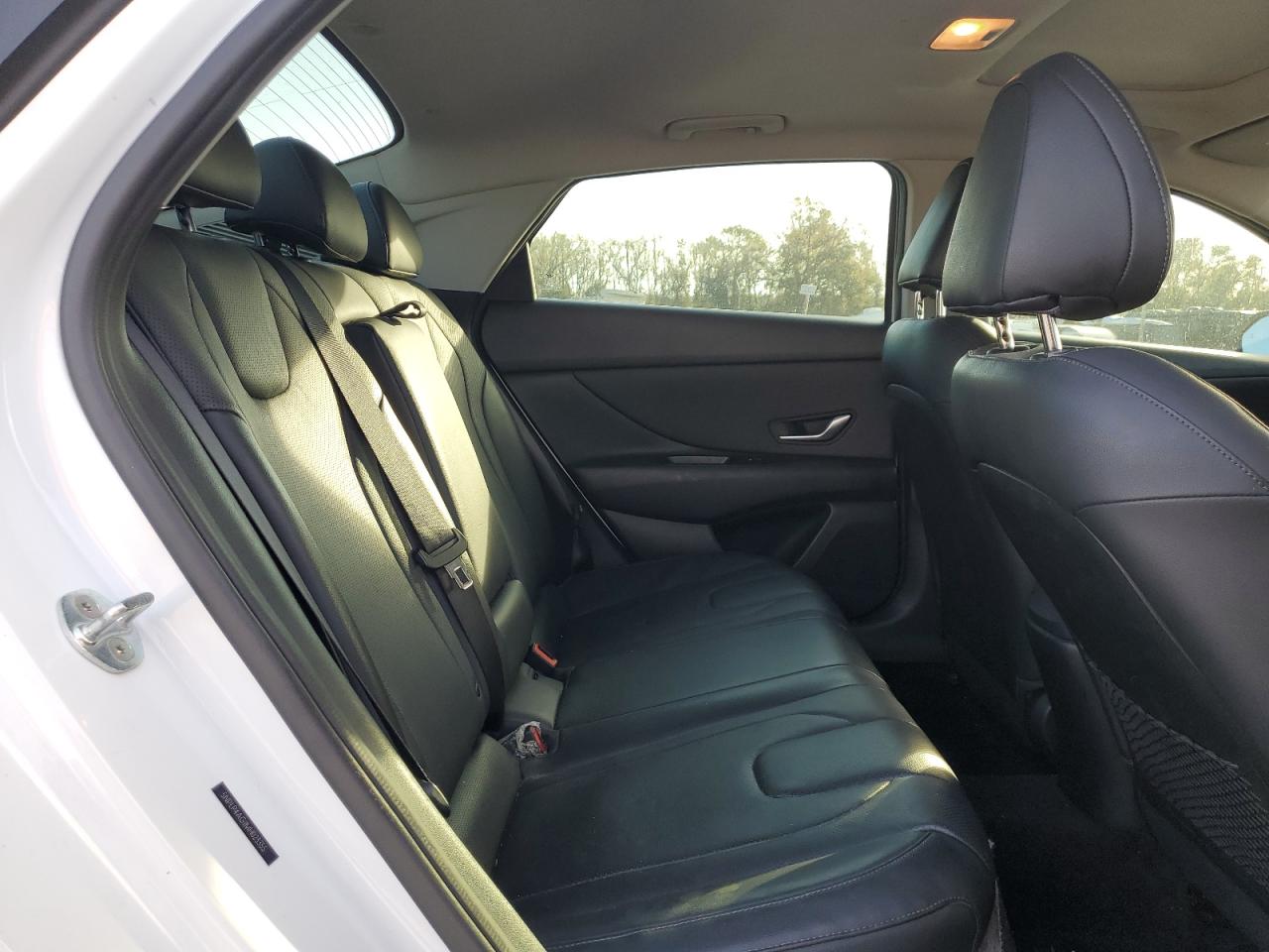 2021 Hyundai Elantra - Image 11