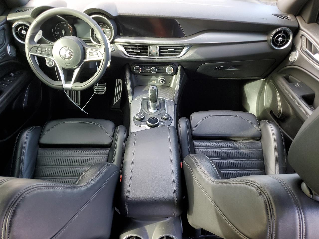 2019 Alfa Romeo Stelvio - Image 8