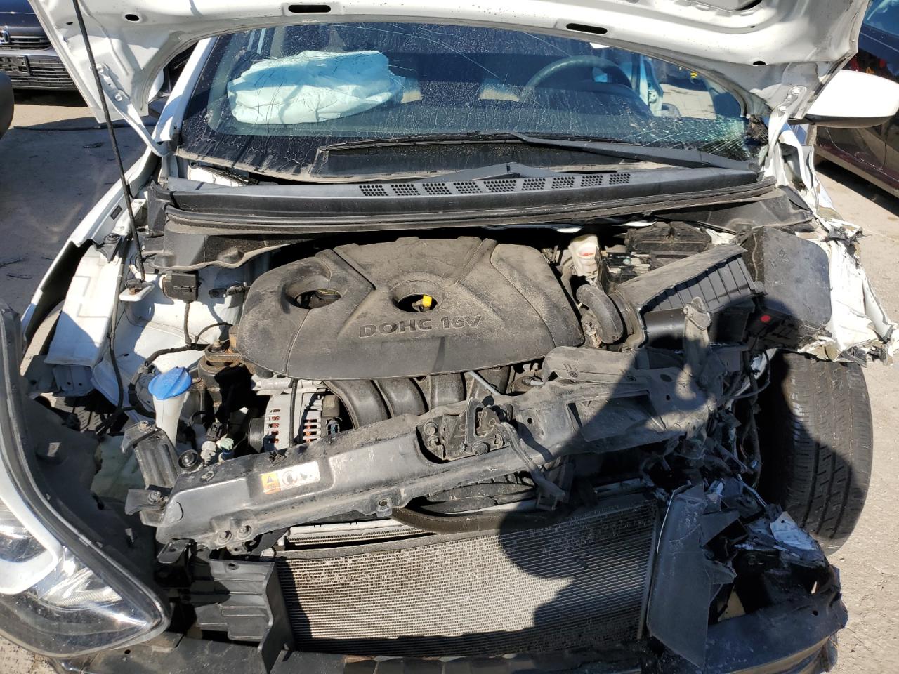 2016 Hyundai Elantra - Image 11