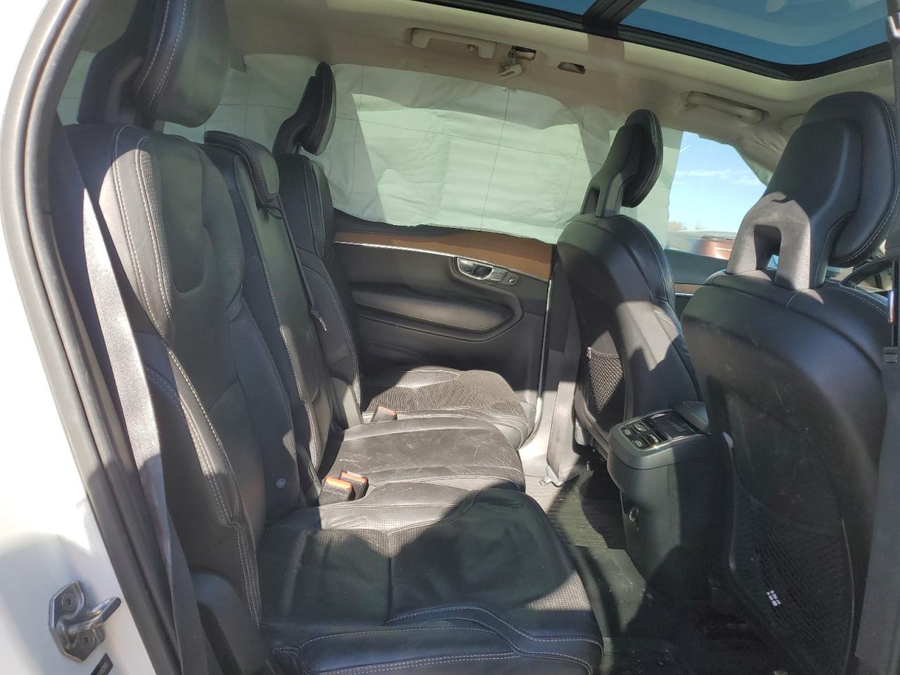 2016 Volvo XC90 - Image 11