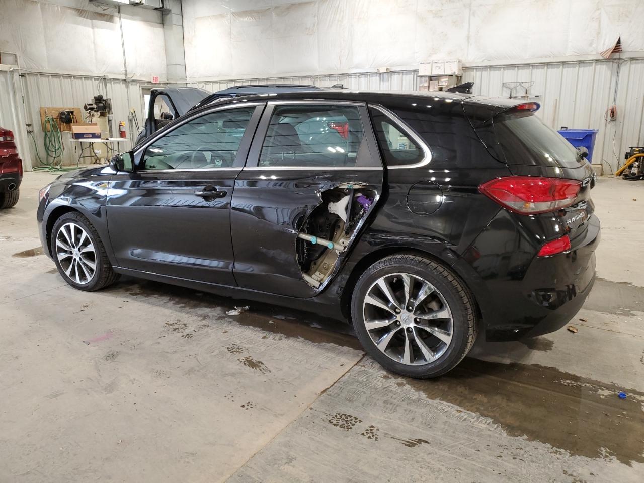 2019 Hyundai Elantra - Image 2