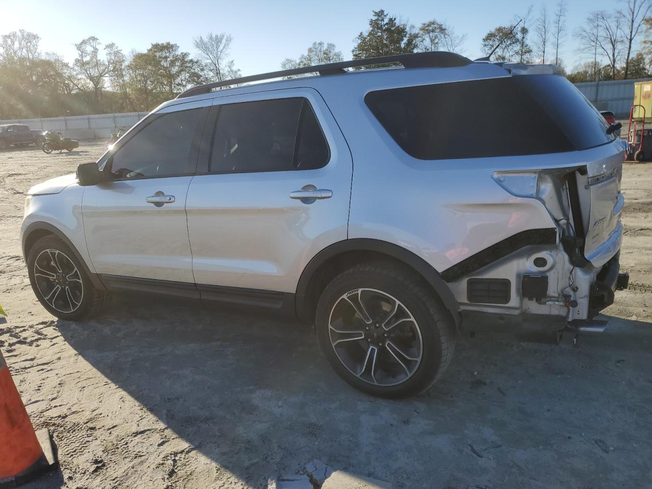 2015 Ford Explorer - Image 2