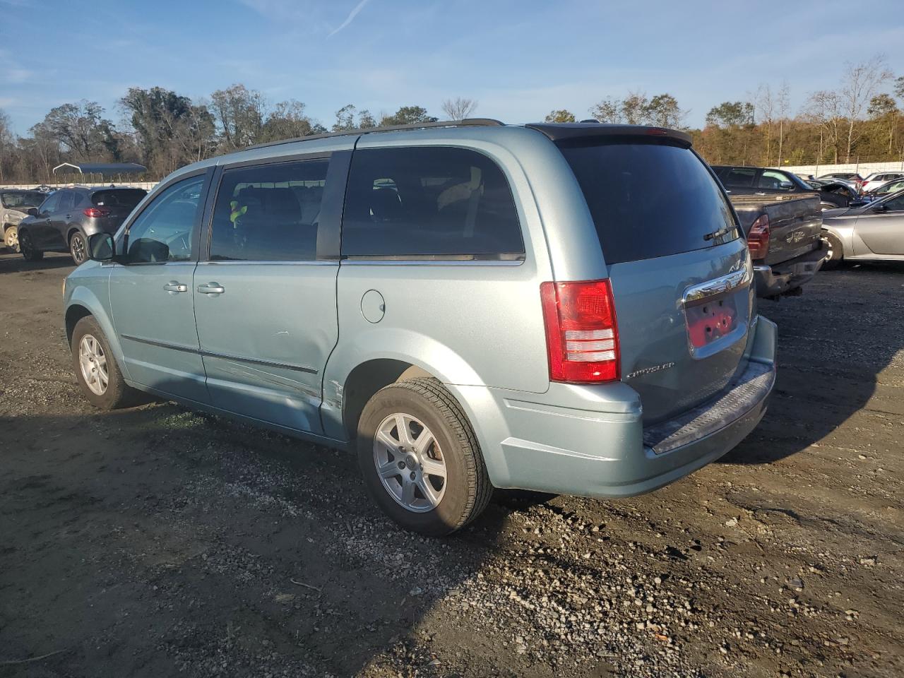 2010 Chrysler Town & Country - Image 2