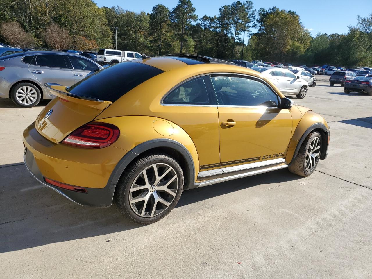 2018 Volkswagen Beetle - Image 3