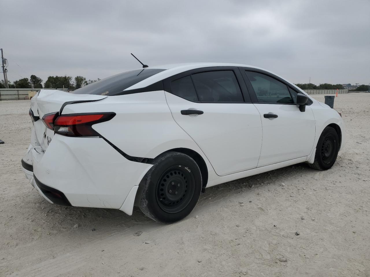 2020 Nissan Versa - Image 3