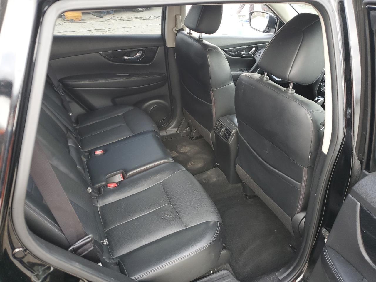 2018 Nissan Rogue - Image 11